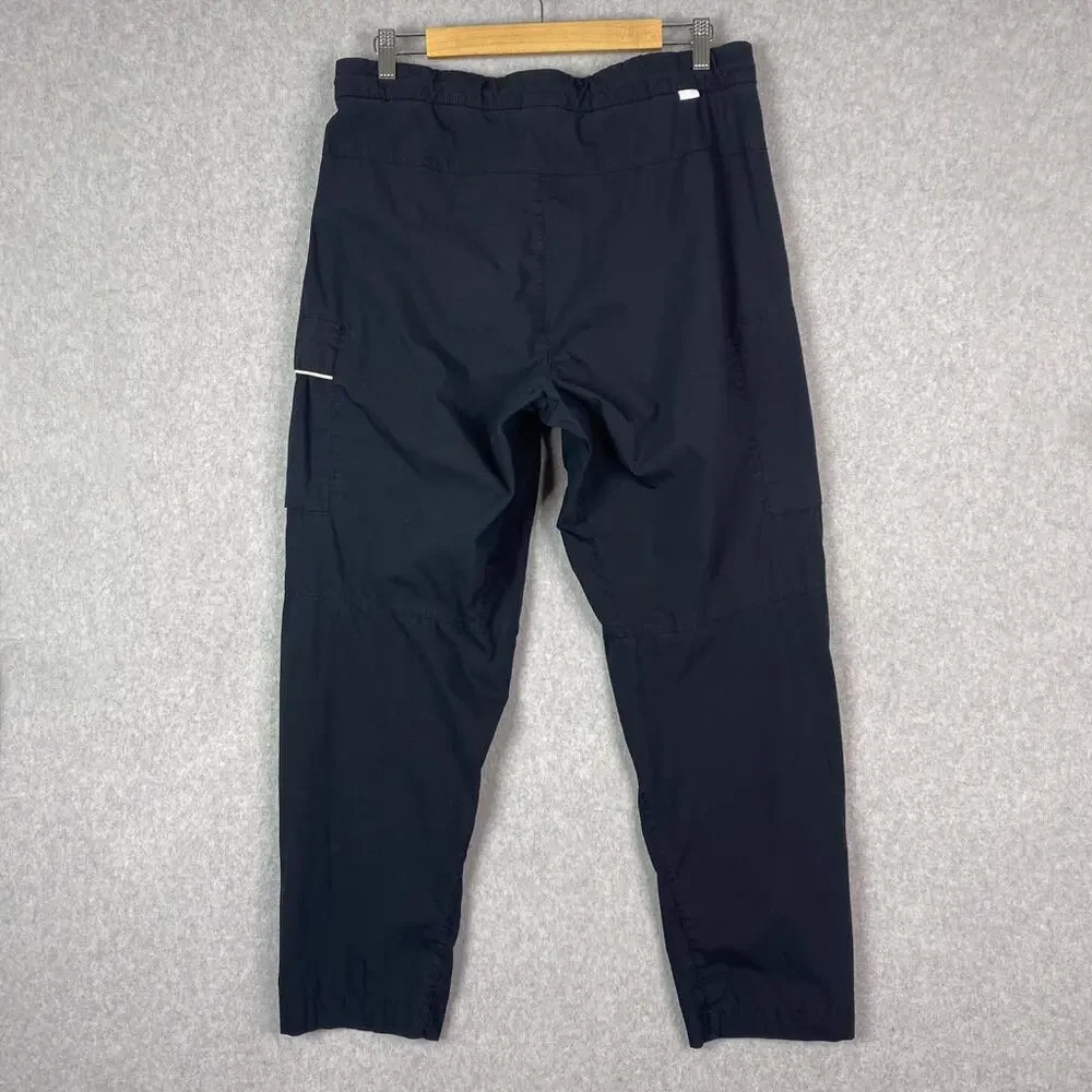 Nike Sportswear Mens 34 Essential Style Woven Utility Pants in Black